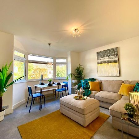 2 Min Walk To The Best Beach! Stunning Newly Refurbished Stylish 2 Bedroom Apartment! - Great Location - Free Parking - Fast Wifi - Smart Tv - Sleeps Up To 4! Close To Bournemouth & Poole Town Centre & Sandbanks Kültér fotó