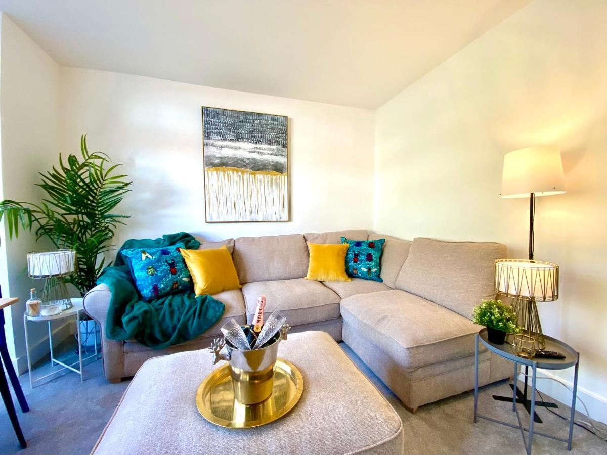 2 Min Walk To The Best Beach! Stunning Newly Refurbished Stylish 2 Bedroom Apartment! - Great Location - Free Parking - Fast Wifi - Smart Tv - Sleeps Up To 4! Close To Bournemouth & Poole Town Centre & Sandbanks Kültér fotó