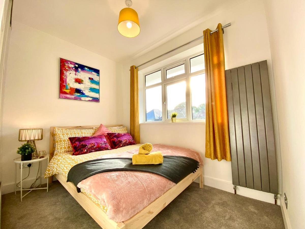 2 Min Walk To The Best Beach! Stunning Newly Refurbished Stylish 2 Bedroom Apartment! - Great Location - Free Parking - Fast Wifi - Smart Tv - Sleeps Up To 4! Close To Bournemouth & Poole Town Centre & Sandbanks Kültér fotó