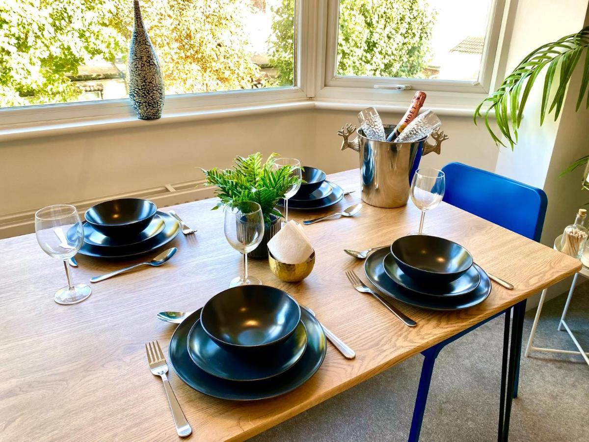 2 Min Walk To The Best Beach! Stunning Newly Refurbished Stylish 2 Bedroom Apartment! - Great Location - Free Parking - Fast Wifi - Smart Tv - Sleeps Up To 4! Close To Bournemouth & Poole Town Centre & Sandbanks Kültér fotó